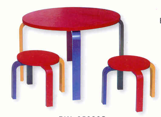 Dětský nábytek - 1 stolek se 2 židličkami